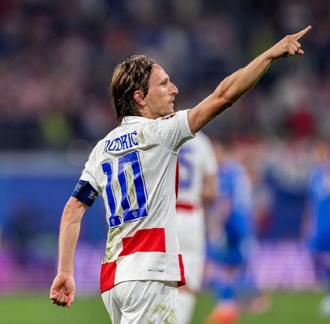 [流言板]切尔西25-26赛季主场球衣谍照：用蓝红白三色，体现伦敦文化11亮29回复