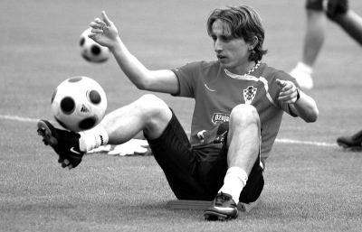 泪流满面，小贾两记三分球带走胜利，这比火箭队结束3连败更重要